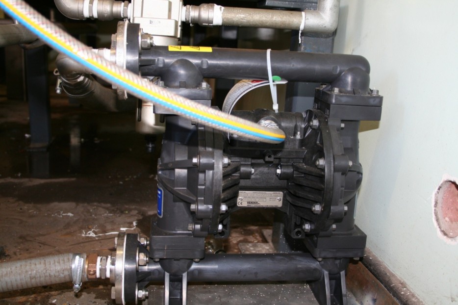GlobalPumps-Diaphragm-Pumps-Plastic-Verderair-4653-45-934x700
